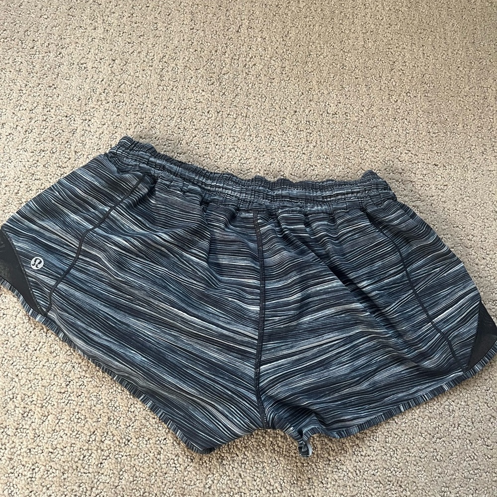 lululemon hottty hots!